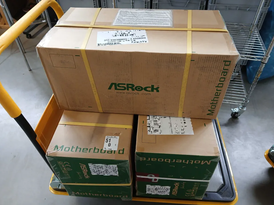 KRINOVA warehouse operations: pC components moving through the warehouse
