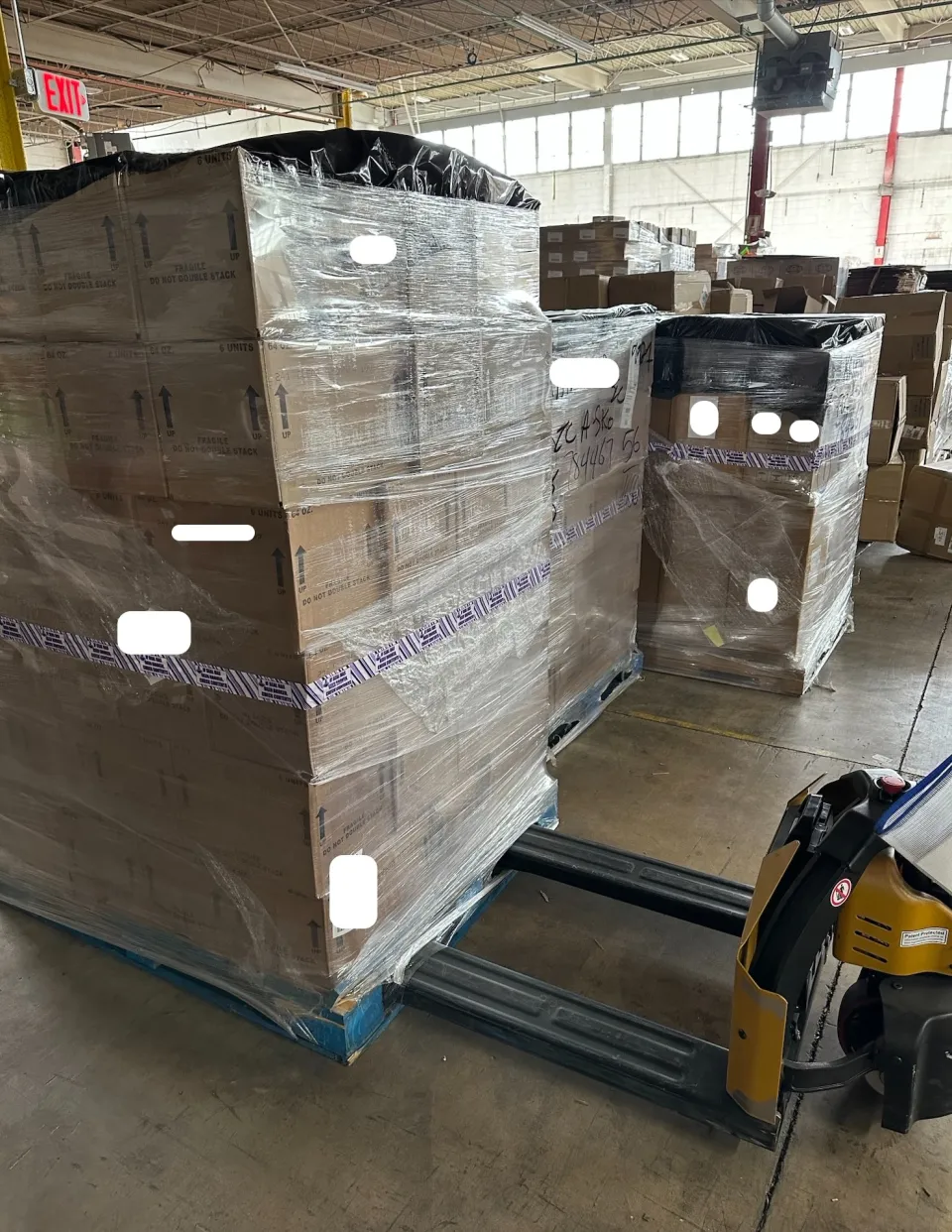 KRINOVA warehouse operations: pallet handling on the warehouse floor